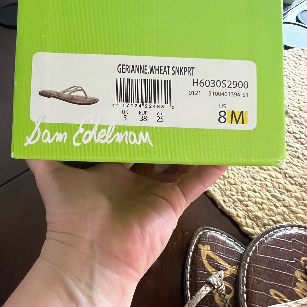 New in box never worn flip flops